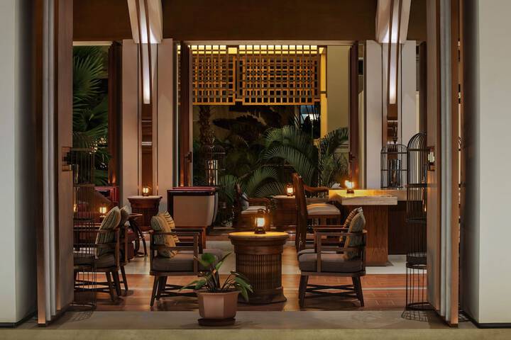 Entrance & Lobby