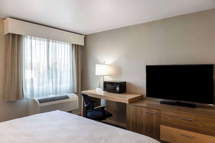 2 Queen Beds Microwave and Refrigerator WiFi (6 of 26)