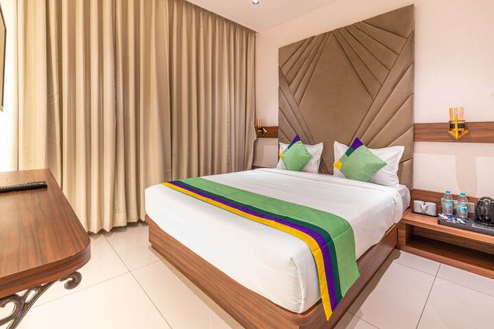 Room 15 of 60