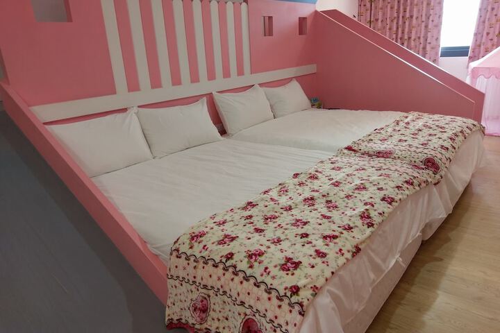 Room 3 of 15