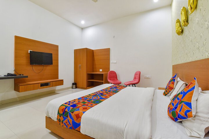 Room 28 of 33