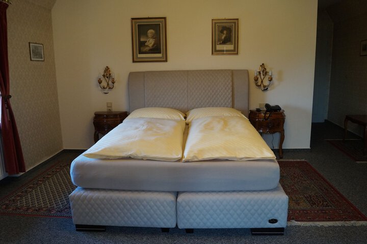 Room 9 of 45