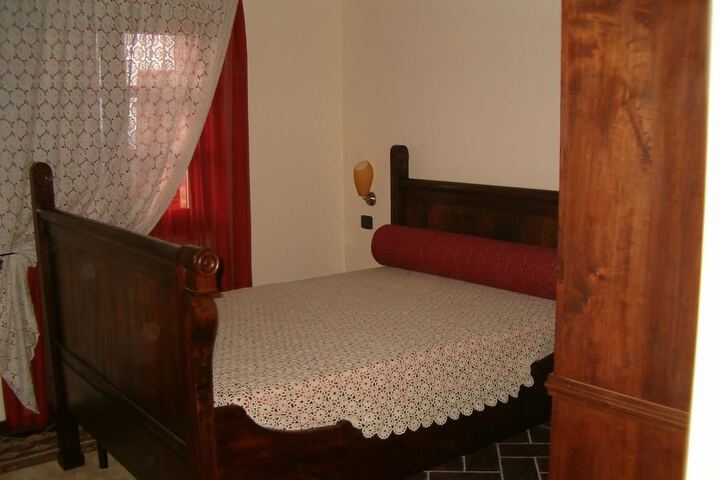 Room 11 of 35