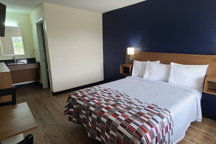 Deluxe Queen Bed (14 of 18)