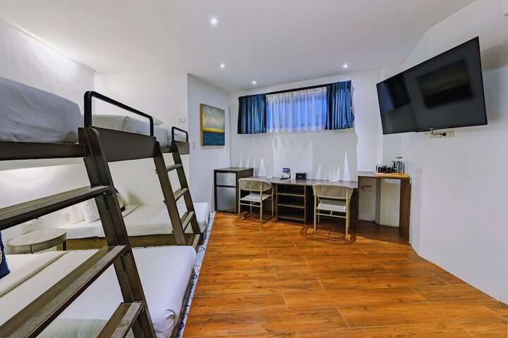 Room 33 of 65
