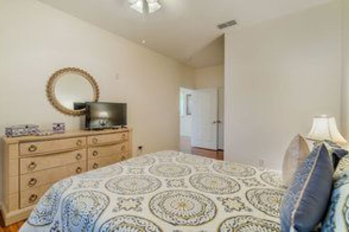 Room 8 of 18