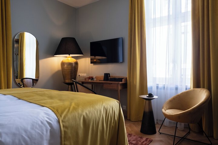 Room 2 of 39
