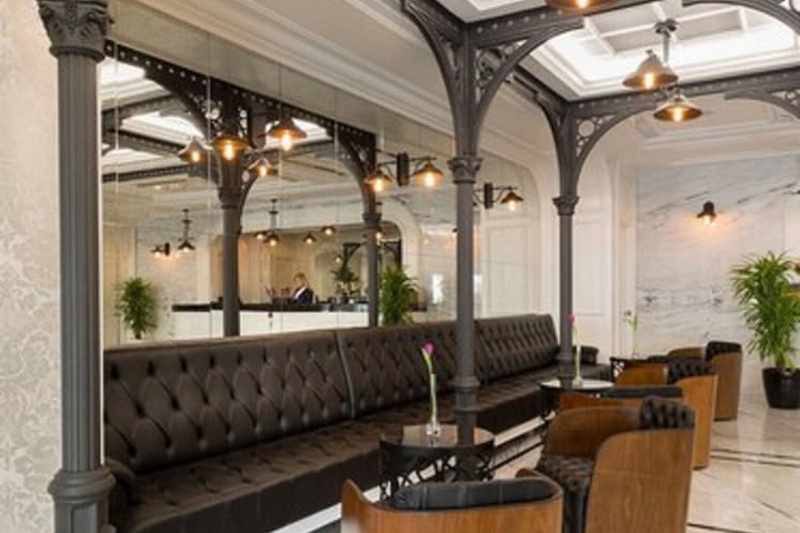 Entrance & Lobby