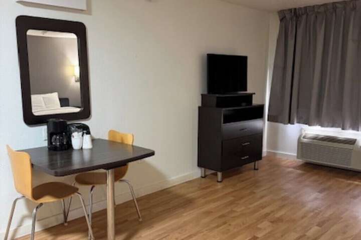 Room 9 of 23