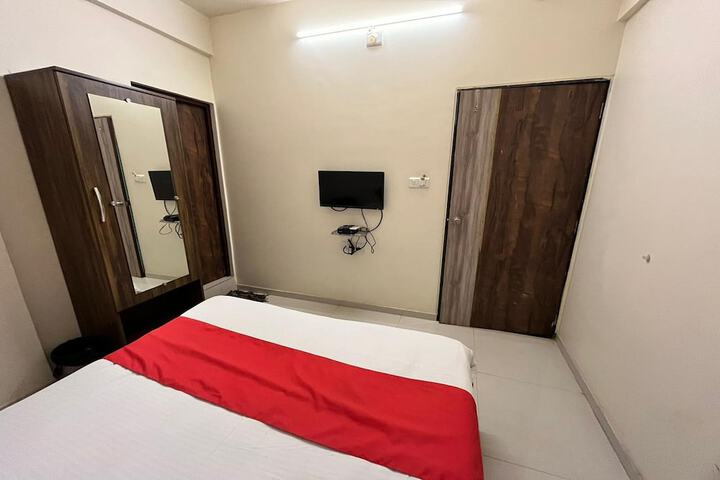 Room 4 of 30