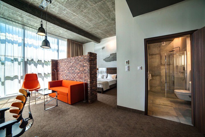 Room 16 of 64