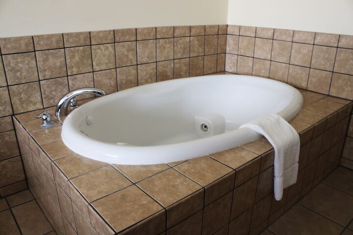 Hot Tub 22 of 41