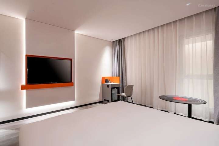 Room 11 of 23
