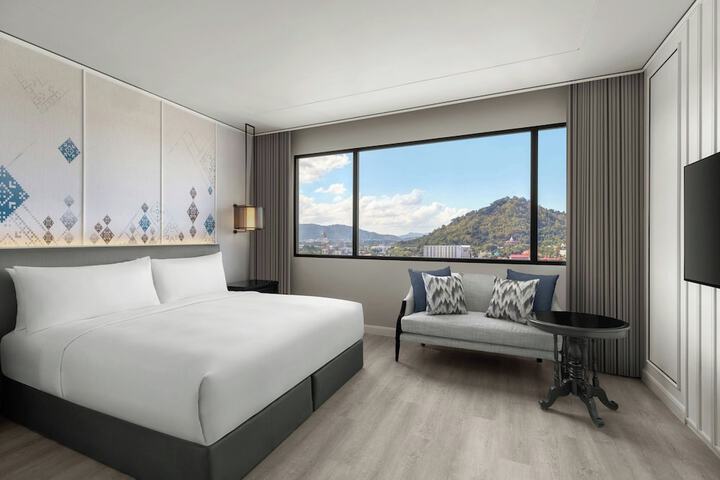 Room 26 of 63