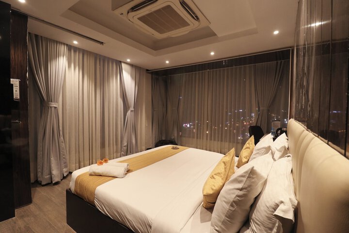 Room 7 of 25
