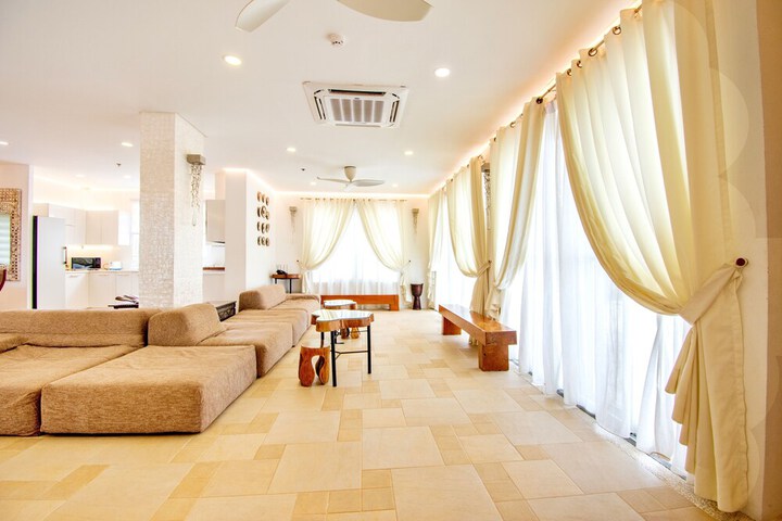 Room 49 of 208