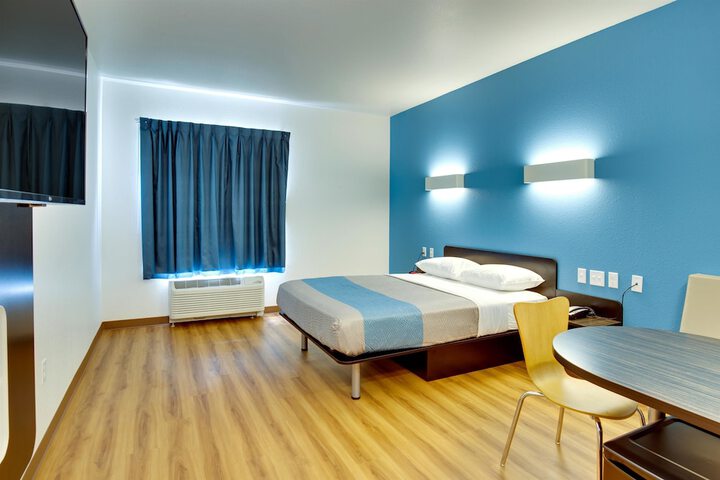 Room 15 of 83