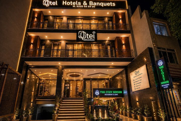 Qotel Comfort Chattarpur- Near Chattarpur Metro