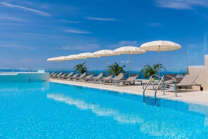 Pool 76 of 110