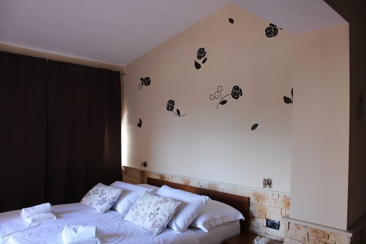 Room 28 of 74