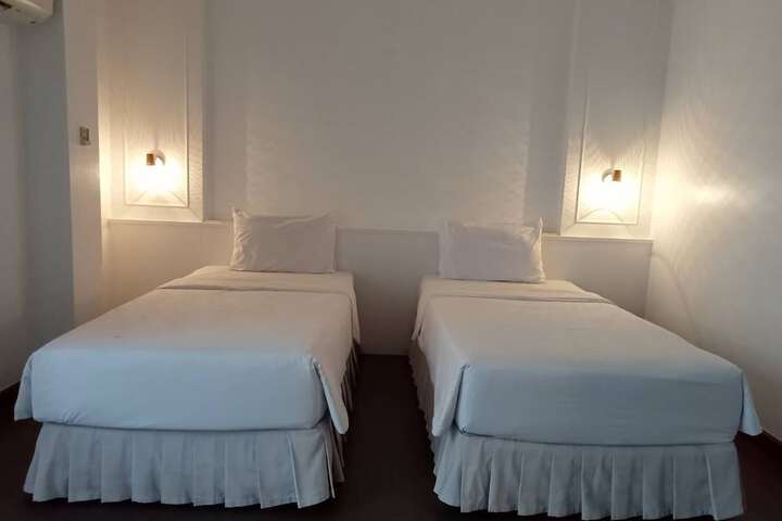 Room 15 of 35