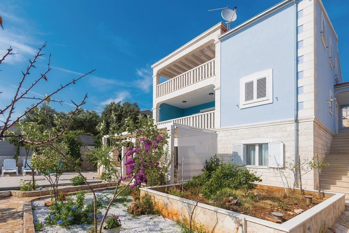 Awesome Home in Kalebova Luka With Wifi and 6 Bedrooms