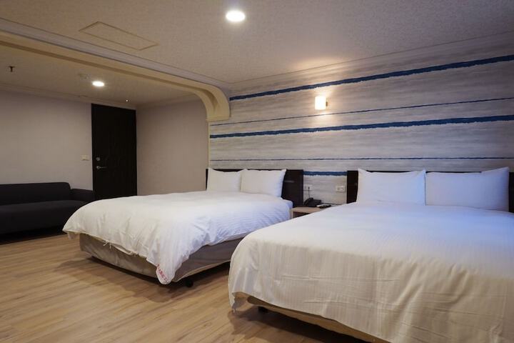 Room 33 of 73