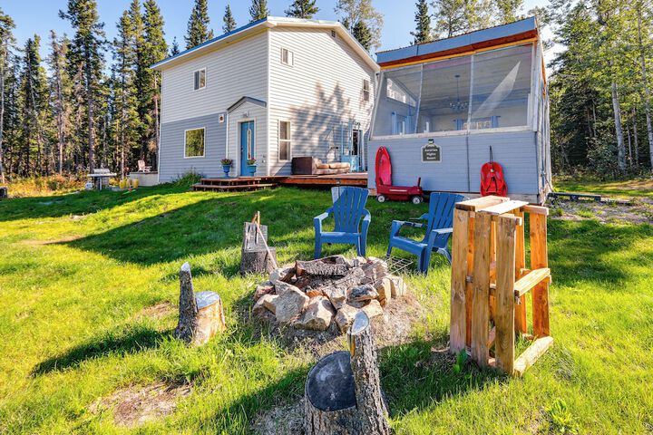 Delta Junction Retreat w / Northern Lights Cabin!