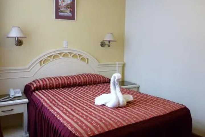 Room 4 of 9