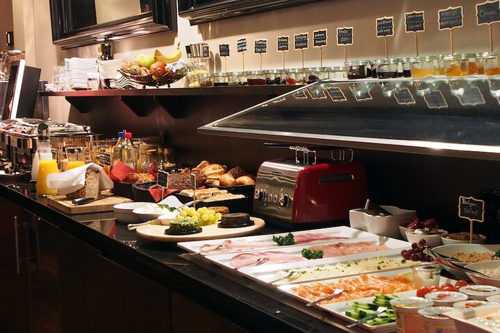 Dining 64 of 80