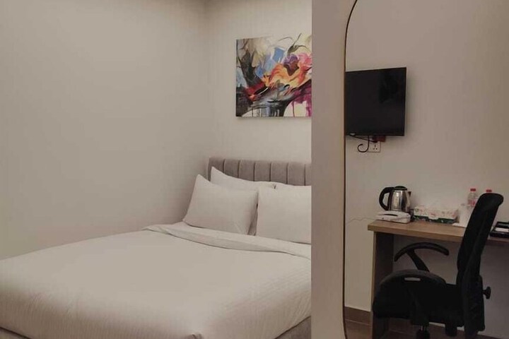 Room 10 of 30
