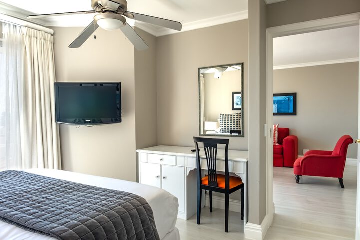 Room 33 of 168