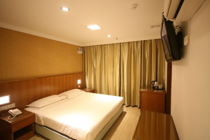 Room 12 of 35