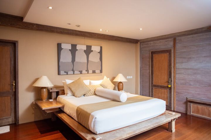 Room 14 of 120