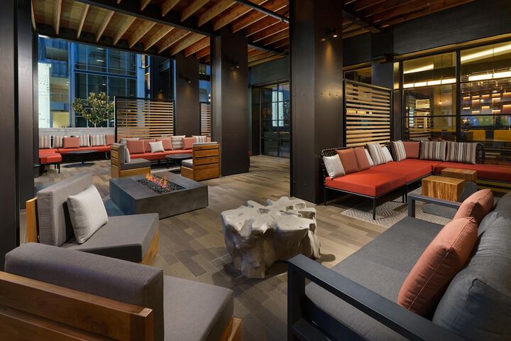 Lounge 74 of 90