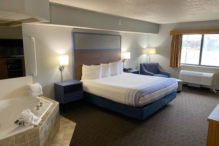 1 King Bed (8 of 17)