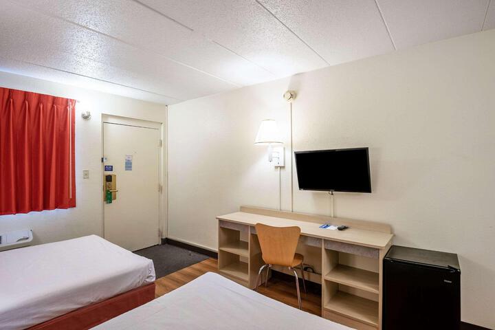 2 Double Beds (11 of 12)