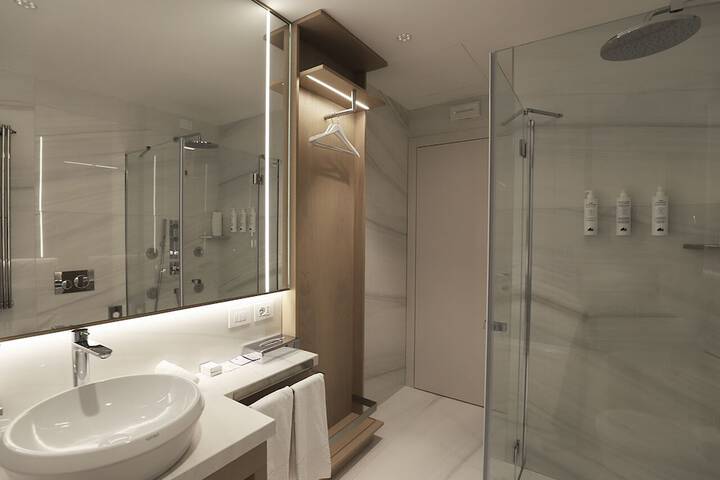 Room 33 of 75