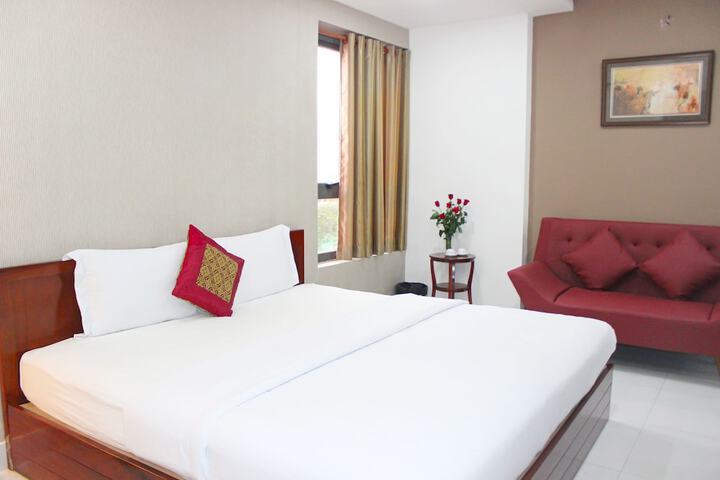 Room 10 of 80