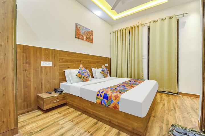 Room 14 of 28