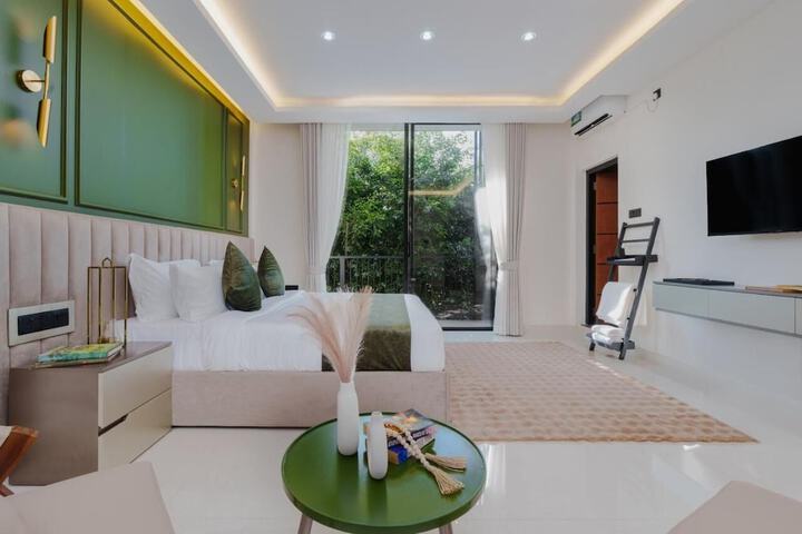 Room 7 of 32