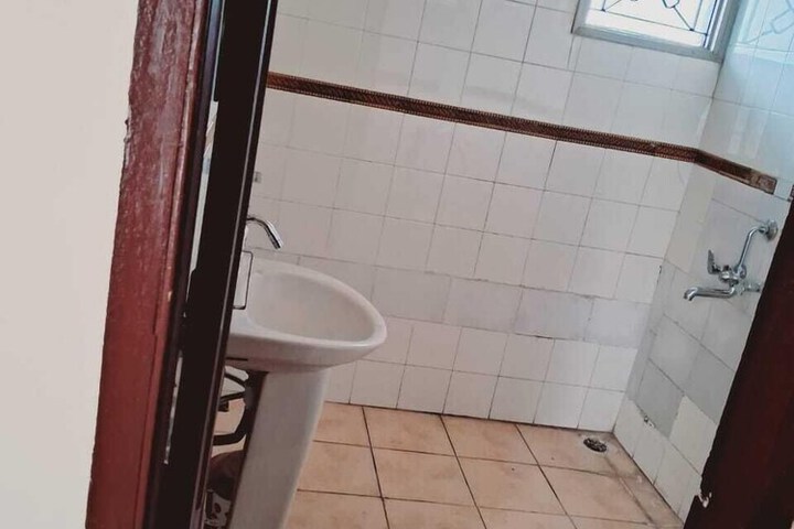 Room 10 of 14