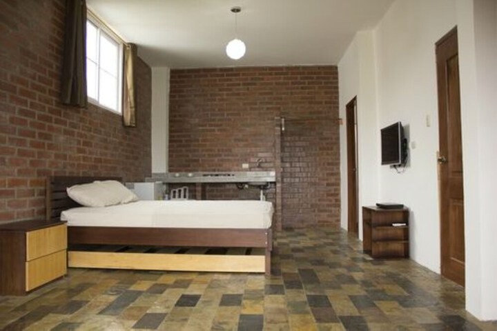 Room 4 of 75