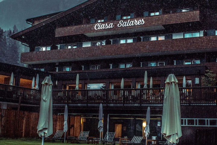 Hotel Exterior 102 of 111