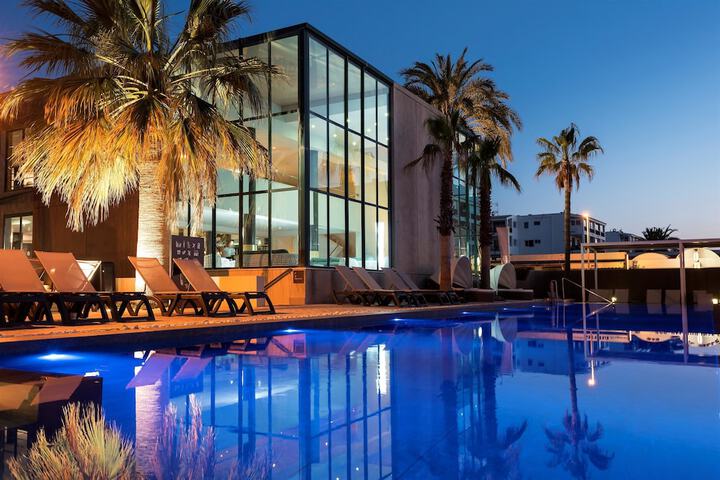 Hotel Pool