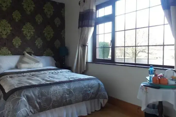 Room 2 of 7