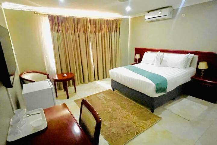Room 4 of 17
