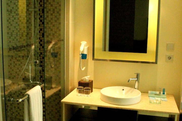 Room 10 of 38