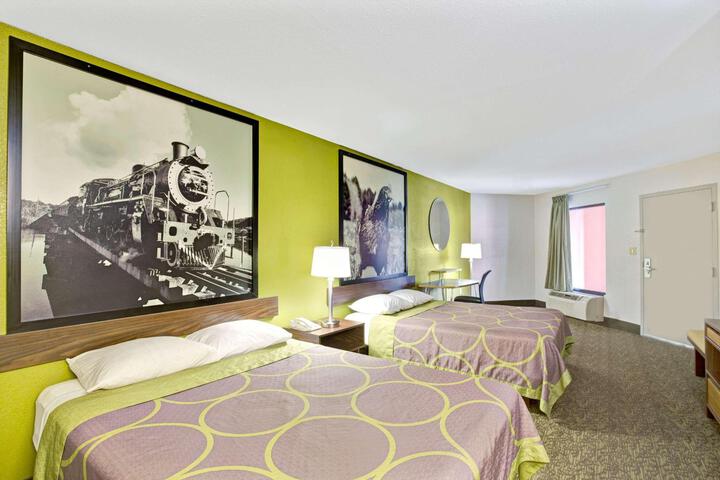2 Queen Beds (13 of 13)