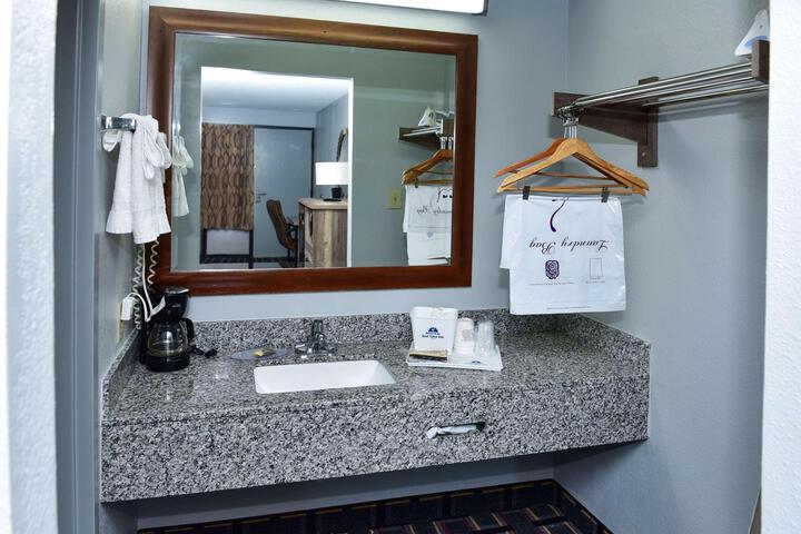 1 Double Bed Accessible (9 of 14)